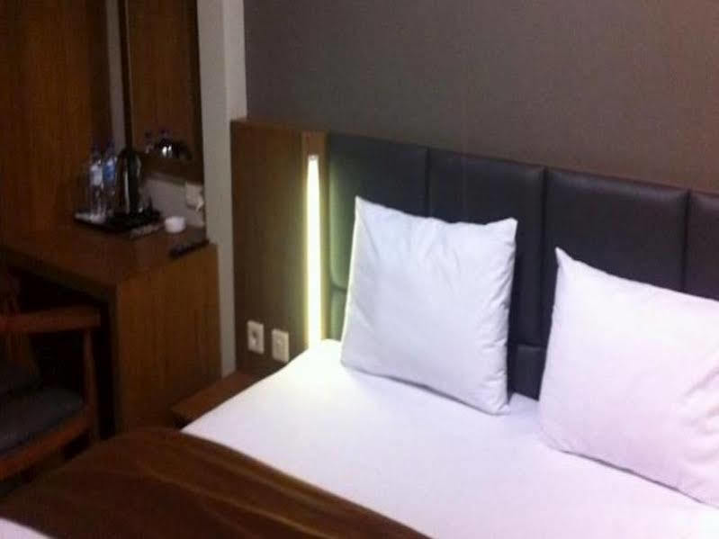 Votel Viure Hotel Jogjakarta Maguwo المظهر الخارجي الصورة